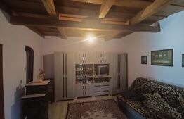 Casa de vanzare 100 mp, teren 1200 mp, zona Sinicolau Roman