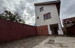 Casă de vânzare, 207 mp, zona Rogerius