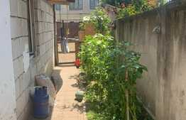 Casă de vânzare în zona centrală! Teren de 118 mp! 