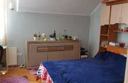 Casă cu 5 camere, 660 mp teren, zona centrală!