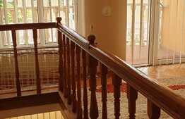 Casă cu 5 camere, 660 mp teren, zona centrală!