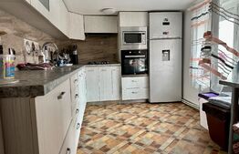 Casă pe Primariei cu 5 camere de 231 mp curte comuna pretabila pt Booking sau  spatiu comercial