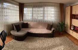 Apartament de 3 camere, 80 mp, decomandat, într-o zonă ușor accesibilă