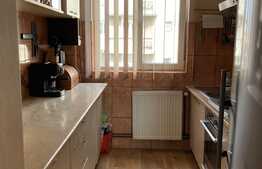 Apartament de 3 camere, 80 mp, decomandat, într-o zonă ușor accesibilă