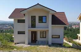 Casă pe deal, 170 mp, teren de 635 mp, priveliște panoramică!