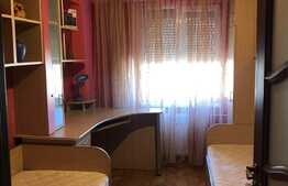 Apartament de 3 camere, 65 mp, semidecomandat, 2 băi, aproape de centrul orașului