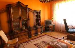 Apartament de 3 camere, 65 mp, semidecomandat, 2 băi, aproape de centrul orașului