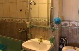 Apartament de 3 camere, 65 mp, semidecomandat, 2 băi, aproape de centrul orașului