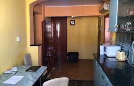 Apartament de 3 camere, 65 mp, semidecomandat, 2 băi, aproape de centrul orașului