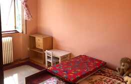 Apartament de 3 camere, 55 mp, 1 baie și 1 bucătărie semidecomandată, zona centrală