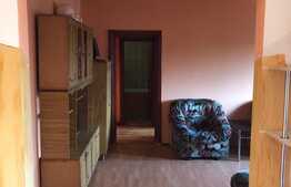 Apartament de 3 camere, 55 mp, 1 baie și 1 bucătărie semidecomandată, zona centrală