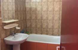 Apartament de 3 camere, 55 mp, 1 baie și 1 bucătărie semidecomandată, zona centrală