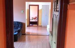 Apartament de 3 camere, 55 mp, 1 baie și 1 bucătărie semidecomandată, zona centrală