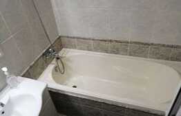 Apartament de 3 camere, 100 mp, decomandat, zona centrala 