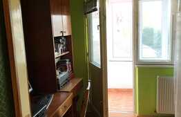 Apartament de 3 camere, 70 mp, decomandat, zonă de interes!