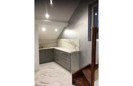 Apartament la casa, curte comuna, 48 mp, zona magazinului Crisul!