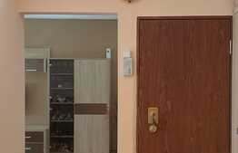 Apartament de 3 camere, tip PB, decomandat, etaj 3, parcare, zona Rogerius!