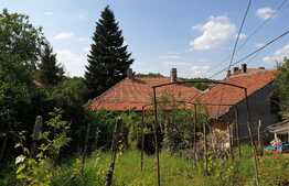 Casă cu teren de 900 mp - la 3 minute de centru