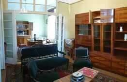 Casă cu teren de 900 mp - la 3 minute de centru