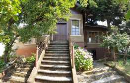 Casă cu teren de 900 mp - la 3 minute de centru