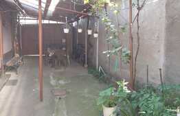 Casă de 90 mp și curte de 317 mp lângă Lotus