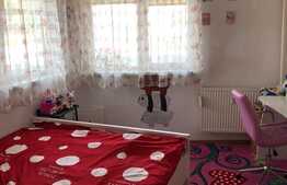 Apartament de 4 camere, spațios și confortabil, decomandat, etaj 1,într-o zonă cu numeroase facilități