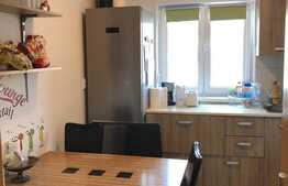 Apartament de 4 camere, spațios și confortabil, decomandat, etaj 1,într-o zonă cu numeroase facilități