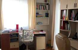 Apartament de 4 camere, spațios și confortabil, decomandat, etaj 1,într-o zonă cu numeroase facilități