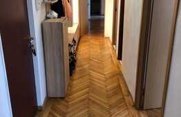 Apartament de 4 camere, spațios și confortabil, decomandat, etaj 1,într-o zonă cu numeroase facilități