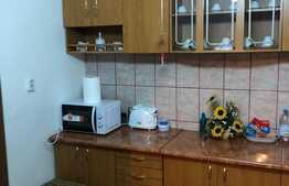 Apartament de 3 camere, semidecomandat, confortabil, situat într-o zonă liniștită