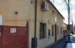 Casă cu teren de 846 mp în Episcopia