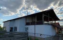 Casa cu vedere catre lac in zona Hanul Pescarilor, 237 mp utili, teren de 1000 mp 