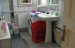 Casă cu 520 mp teren singur în curte în centru