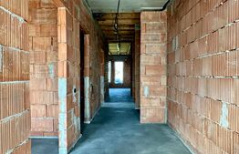 Casă la roșu 7 camere 280 mp, 1000 mp teren în zona Episcopia