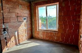 Casă la roșu 7 camere 280 mp, 1000 mp teren în zona Episcopia