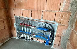 Casă la roșu 7 camere 280 mp, 1000 mp teren în zona Episcopia