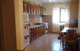 Apartament de 3 camere , in zona Rogerius 