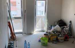 Apartament de 3 camere, 95mp, et 1, bloc nou, zonă centrală