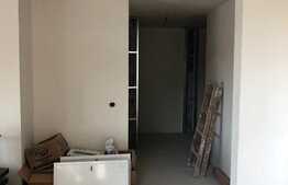 Apartament de 3 camere, 95mp, et 1, bloc nou, zonă centrală