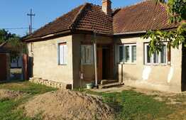 Casă la 12 km de Oradea în Husasău de Criș