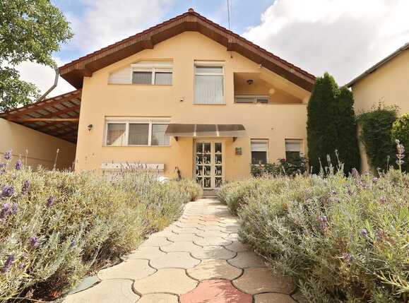 Casa de vânzare 4 camere Ultracentral - 70037CV | BLITZ Oradea | Poza1