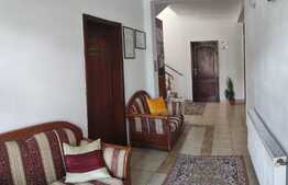 Ocazie! Pensiune Baile 1 Mai, vizavi de Complex Venus, suprafata construita 1677 mp, cu teren 2971 mp