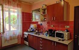 Casa de 54 mp utili, 143 mp teren, zona Subcetate