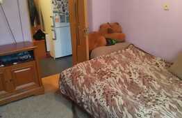 Apartament de vanzare, 3 camere, decomandat, zona Nufarul