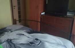 Apartament de vanzare, 3 camere, decomandat, zona Nufarul