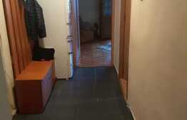 Apartament de vanzare, 3 camere, decomandat, zona Nufarul