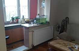 Apartament de vanzare, 3 camere, decomandat, zona Nufarul