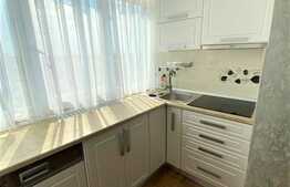 Apartament de trei camere, 60 mp, etaj 5, zona Nufarul Plaza, un loc de parcare