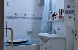 Apartament de 3 camere, 65 mp, decomandat, zona Rogerius