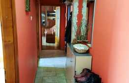 Oportunitate! Apartament de 3 camere, decomandat, etaj intermediar, zona Nufarul